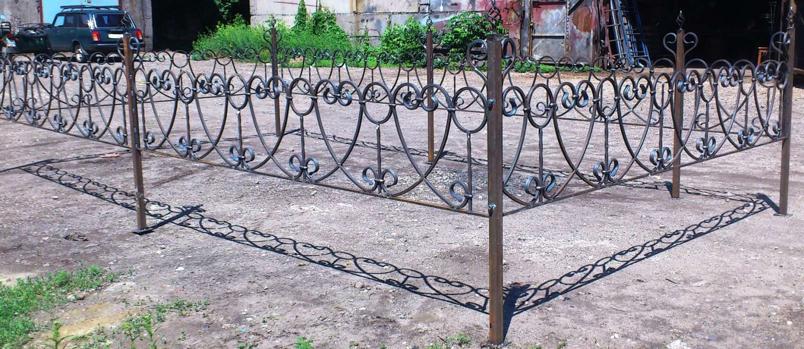 Установка металлических и гранитных оград на могилу